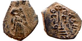 al-Malik ibn Marwan (687-705) Follis. Obverse: Imperial figure. Reverse: Modified cross potent set on steps