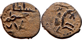 al-Malik ibn Marwan (687-705) Follis. Obverse: Imperial figure. Reverse: Modified cross potent set on steps