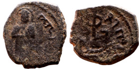 al-Malik ibn Marwan (687-705) Follis. Obverse: Imperial figure. Reverse: Modified cross potent set on steps