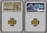 古代 ビザンツ(東ローマ)帝国 紀元後602−610年 フォカス帝 トレミシス金貨 NGC MS Strike: 4/5 Surface: 5/5 (6323360-009) AV, 1.48g, rv Cross potent. フォカス帝が刻まれたビザンツ時代のトレミシス金貨です。裏面は十字架の...