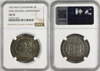 1923年 デンマーク デンマーク国王夫妻 成婚25周年記念 2クローナー銀貨 NGC AU55 (6757715-026) KM# 821, Silver 80.0%, 15.00g, 31.0mm デンマーク国王夫妻のクリスチャン10世とアレクサンドリア王妃の成婚25周年を記念した2クローナー銀...