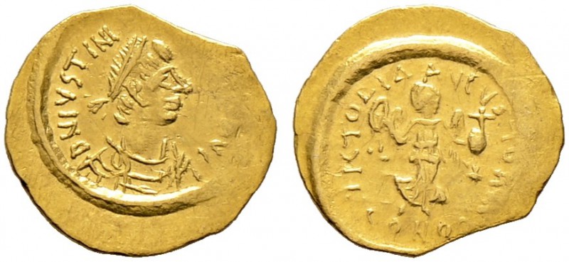 Justinianus I. 527-565. Tremissis -Constantinopolis-. Drapierte Büste mit Perldi...