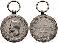 China. Tragbare Silbermedaille o.J. (gestiftet 1861) von Barre, auf die französische China-Expedition im Jahre 1860. Belorbeerte Büste des französisch...