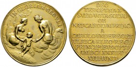 Schweden. Karl XI. 1660-1697. Vergoldete Bronzemedaille 1682 von Arvid Karlsteen, auf die Geburt Karls XII. Jupiter und Juno in den Wolken halten den ...