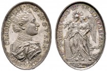 Schweden. Karl XII. 1697-1718. Ovale Silbermedaille 1718 von G.W. Vestner, auf den gleichen Anlass. Belorbeertes und geharnischtes Brustbild des König...