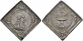 Augsburg, Stadt. Silberne Medaillenklippe o.J. (wohl 3. Viertel 18. Jh.), auf die Taufe und Firmung. Brustbild Jesu nach rechts, in den Ecken Symbole ...