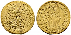 Nürnberg, Stadt. Goldgulden 1621. Adler nach links blickend, auf der Brust ein Schild mit einem "N" / St. Laurentius nach links stehend mit Rost und P...