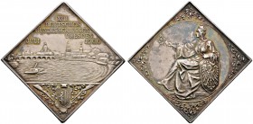Sachsen-Dresden, Stadt. Silberne Medaillenklippe 1900 von Glaser & Sohn, auf das 13. Deutsche Bundesschießen zu Dresden. Stadtansicht mit Elbe, darunt...