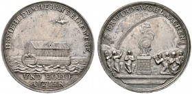 Schlesien. Silbermedaille o.J. (um 1736) mit Signatur L (Loos), auf die Wassernot in Schlesien. Arche Noah, darüber Taube / Dankopfer an Altar, im Hin...