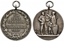 Stuttgart, Stadt. Tragbare, mattierte Silbermedaille 1907 von Mayer und Wilhelm (unsigniert). Prämie für gutes Schießen auf dem Schützenball. Fünf Zei...