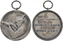 Überlingen, Stadt. Tragbare, versilberte Bronzemedaille o.J. (um 1920/30) unsigniert, der Schützengesellschaft "Überlingen Bodensee". Im Achteck ein m...