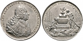 Württemberg. Karl Alexander 1733-1737. Zinnmedaille 1737 von Christoph Schmeltz, auf seinen Tod. Brustbild im Harnisch mit Mantel nach rechts mit umge...