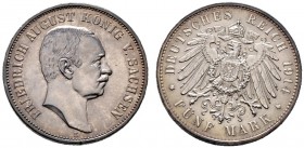 Silbermünzen des Kaiserreiches. SACHSEN. 5 Mark 1914 E. J. 136.
feine Patina, winzige Randunebenheiten, vorzüglich-Stempelglanz