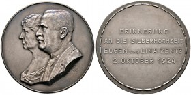 Weimarer Republik. Mattierte Silbermedaille 1924 von Eduard Beyrer, auf die Silberhochzeit des Münchener Großkauf­manns und Tabakgroßhändlers Eugen Ze...