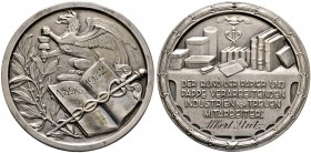 Weimarer Republik. Versilberte, bronzene Prämienmedaille o.J. (1932) unsigniert, vom Bund der Papier- und Pappe verarbeitenden Industrie - dem treuen ...