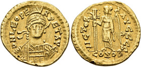 Leo I, 457-474. Solidus (Gold, 20 mm, 4.41 g, 6 h), Constantinopolis, circa 457-468. D N LEO PE-RPET AVG Helmeted, pearl-diademed and cuirassed bust o...