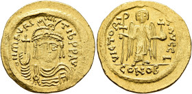 Maurice Tiberius, 582-602. Solidus (Gold, 21 mm, 4.47 g, 6 h), Constantinopolis, 583-601. O N mAVRC TIb P P AVC Draped and cuirassed bust of Maurice T...