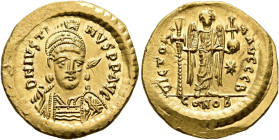 Justin I, 518-527. Solidus (Gold, 20 mm, 4.42 g, 7 h), Constantinopolis, 519-527. D N IVSTINVS P P AVG Pearl-diademed, helmeted and cuirassed bust of ...