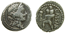 Julio César (59-44 aC). Denario. a/ Cabeza de Venus . r/ CAESAR. Eneas llevando Anquises en el hombro. (Spink 1402; RSC 12).

MBC