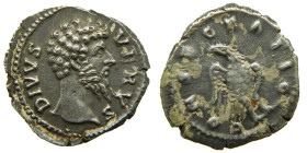 Divo Lucio Vero (169 dC). Denario. a/ DIVVS VERVS. r/ CONSECRATIO. Águila. (Spink RSC 55). Excelente retrato. Escasa. 2,85 gr.

EBC/MBC