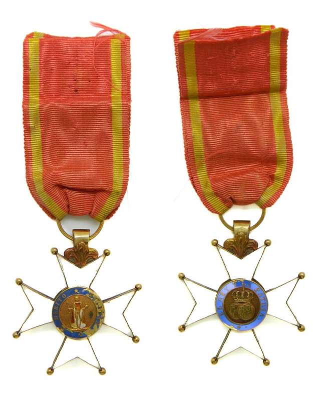 Orden de San Fernando. Cruz de pecho. 8,65 gr. con corona de laurel, anilla y ci...