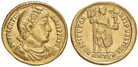 Valentiano I (364-375) Solido (Antiochia) Busto diademato a d. - R/ L'imperatore stante di fronte - RIC 2b AU (g 4,45) Graffietti al R/, lucidato

S...