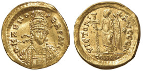 Zeno (474-491) Solido (Costantinopoli) Busto elmato di fronte - R/ La Vittoria stante a s. - RIC 910 AU (g 4,31) Graffi, colpetto al bordo e ondulazio...