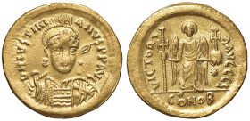 Giustiniano (527-565) Solido (Costantinopoli) Busto elmato di fronte - R/ La Vittoria stante di fronte - Sear 137 AU (g 4,46)

Status: BB
