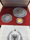 ALBANIA 100, 50 e 5 Leke 1988 - KM 63, 62, 61 AU, AG, CuNi Lotto di tre monete in astuccio a cura della Euronummus e certificato di garanzia

Status...