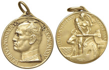 MEDAGLIE FASCISTE. Medaglia 1925 Benito Mussolini il Timoniere - Opus: Mistruzzi AU (g 8,11 - Ã˜ 24 mm) Con appiccagnolo originale. Graffietti e depos...