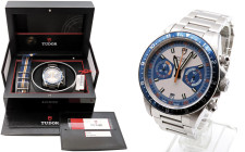 TUDOR Heritage Chrono Blue. Referenza 70330B. Seriale J9XXXXX. Movimento a carica automatica. Cassa in acciaio con diametro da 42 mm. Dial bitonale bi...