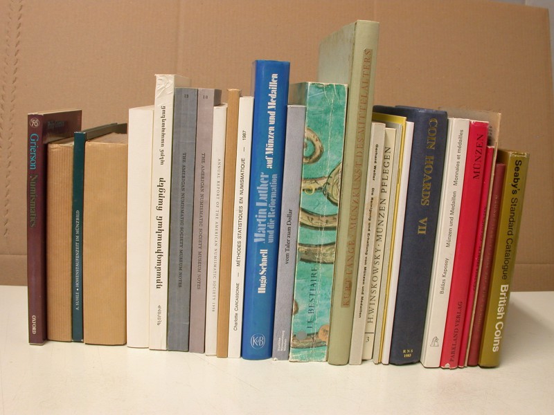 LOTS. Books on various numismatic topics: CH. CARCASSONNE, Méthodes statistiques...
