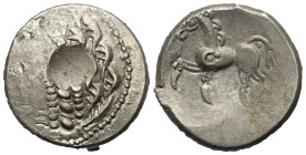 Ostkelten. Noricum. Ostnoricum.

 Tetradrachme (Silber).
Typ Samobor / A.

Vs: Stilisierter Kopf mit Lorbeerkranz links.
Rs: Stilisiertes Pferd ...