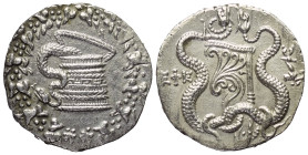 Ionien. Ephesos.

 Cistophor (Silber). Ca. 160 -150 v. Chr.
Vs: Cista mystica mit halbgeöffnetem Deckel, aus der sich nach links eine Schlange wind...