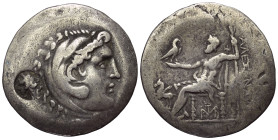 Karien. Alabanda.

 Tetradrachme (Silber). Ca. 188 - 173 v. Chr.
Prägung im Namen Alexanders III. des Großen.

Vs: Kopf des jugendlichen Herakles...