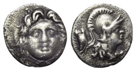 Pisidien. Selge.

 Obol (Silber). Ca. 350 - 300 v. Chr.
Vs: Gorgoneion en face.
Rs: Kopf der Athena mit attischem Helm rechts; im Feld links Astra...