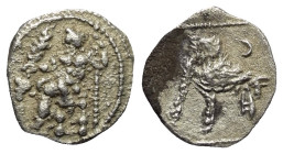 Lykaonien. Laranda.

 Obol (Silber). Ca. 324 / 323 v. Chr.
Vs: Baaltars mit Getreideähre, Weintraube und Szepter nach links thronend.
Rs: Wolfspro...