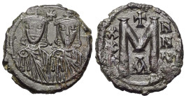 Leo V. Armenius mit Constantinus (813 - 820 n. Chr.).

 Follis (Kupfer). Constantinopolis.
Vs: Gekrönte Büsten des Leo und des Constantinus in Chla...