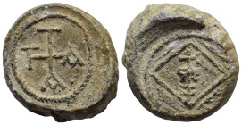 Byzantinische Siegel.

 Bleisiegel. 8. - 9. Jhdt. n. Chr.
Vs: Invokativ-Monogramm.
Rs: Invokativ-Monogramm.

25 mm. 28,28 g. 
 Sehr schön.