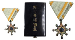 Japan
Japan, Order of the Holy Treasure, 8th class 

Order Świętego Skarbu, 瑞宝章,;ずいほうしょう,VIII klasa srebro, wykonanie z lat 1937-1945 roku.Egzempla...