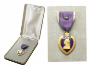 USA
USA. Purple Heart 

Odznaczenie nadawane za rany odniesione podczas służby wojskowej żołnierzy USA, w imieniu prezydenta Stanów Zjednoczonych.I...