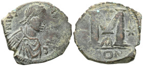 Byzantine  Justinianus I (527-565) AE Follis (Bronze) Constantinople, 527 Obv: D N IVSTINIANVS PP AVG, diademed, draped and cuirassed bust r., Rev: la...