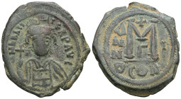 Byzantine Heraclius AD 610-641. Constantinople Follis or 40 Nummi Æ D N hERACLI PERP AVG, helmeted, draped and cuirassed bust facing, holding globus c...