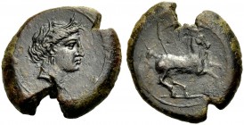 SIZILIEN. AITNA. Bronze, 360-340 v. Chr. Kopf der Kore-Persephone mit Ährenkranz n.r., geschmückt mit einem dreifachen Ohranhänger und einer Perlenket...