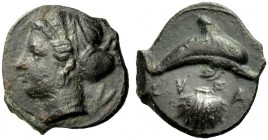 SIZILIEN. SYRAKUS. Tetras, 415-405 v. Chr. Kopf der Arethusa n.l., ihre Haare in einer Sphendone gebunden. Im Felde r. zwei Blätter. Rv. ΣYΡΑ zwischen...
