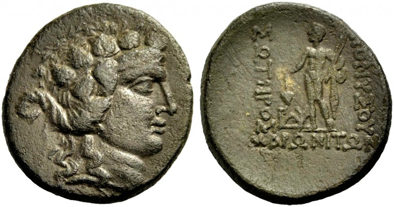 THRAKIEN. MARONEIA. Bronze, 150-100 v. Chr. Jugendl. Büste des bartlosen Dionyso...