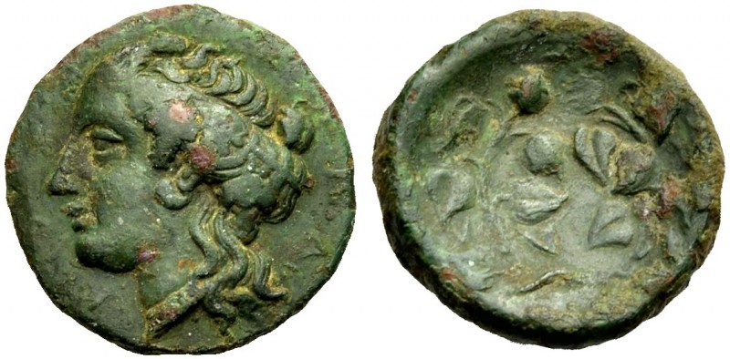 KORKYRA. Bronze, 300-229 v. Chr. Kopf des Dionysos n.l. mit Traubenkranz. Rv. Ef...