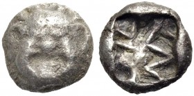 MYSIEN. PARION. Drachme, 500-480 v. Chr. Gorgoneion. Rv. Quadratum incusum mit strichartiger Binnen­zeichnung. 3,92 g. SNG BN Paris 1343. SNG Tübingen...