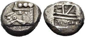 LYKIEN. PHASELIS. Stater, 530-400 v. Chr. Prora in Form einer Eberprotome n. l.; oben drei Rundschilde. Rv. Quadra­tisches incusum, unterteilt in zwei...