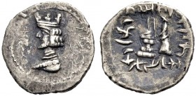 PERSIEN. Artaxerxes (Ardaxsir) II., 1. Jh. v. Chr. Halbdrachme. Drap. Büste mit Zinnenkrone n.l., im Felde r. Symbol. Rv. Der König vor Altar n.l. opf...